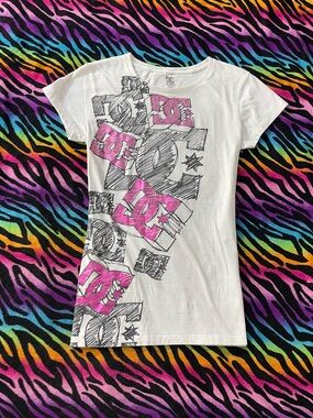 Y2K vintage 2000s DC Shoes graphic tee with Pink and Black Logo